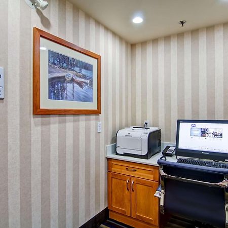 Hampton Inn By Hilton Kamloops Bagian luar foto