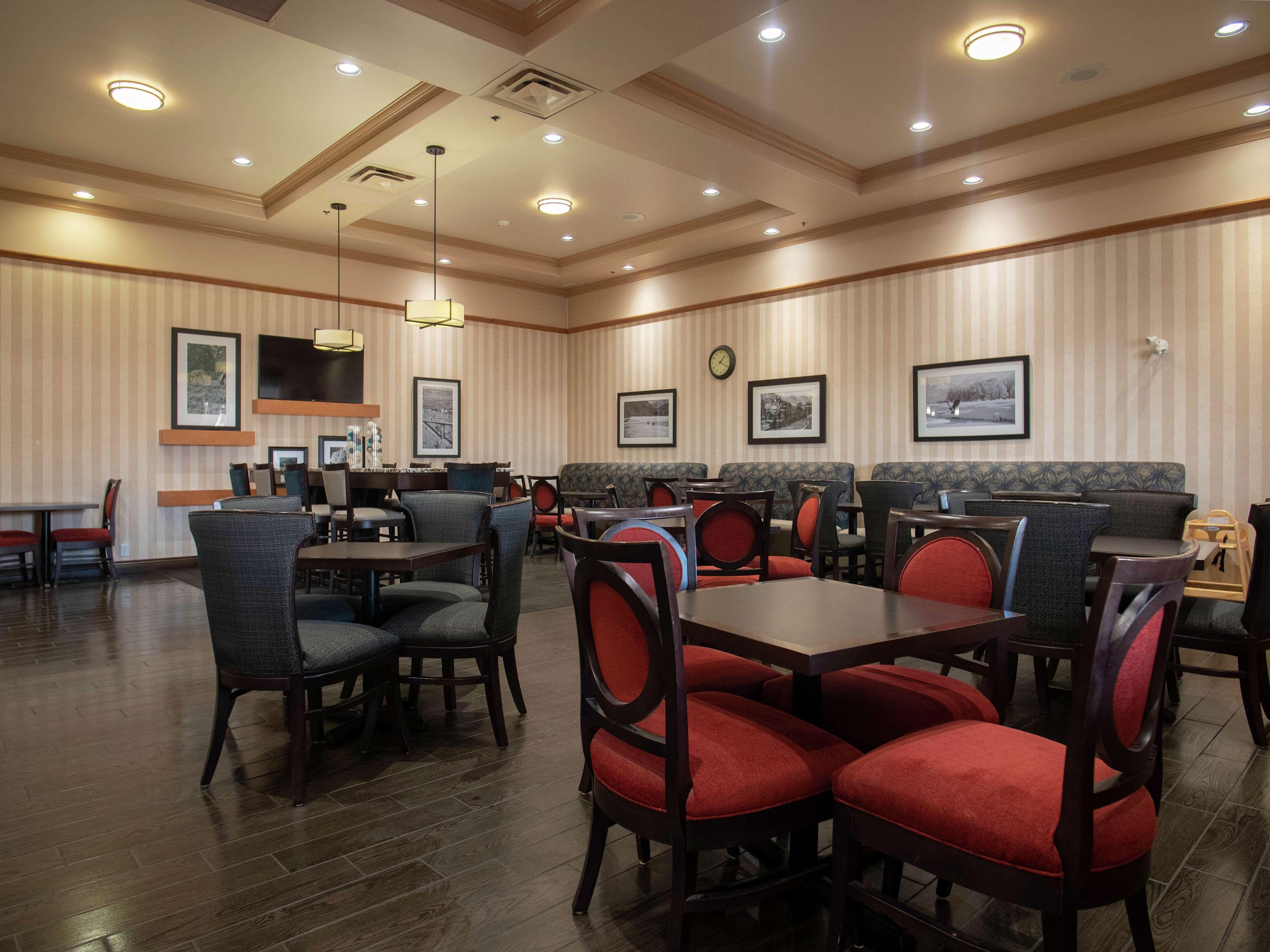 Hampton Inn By Hilton Kamloops Bagian luar foto