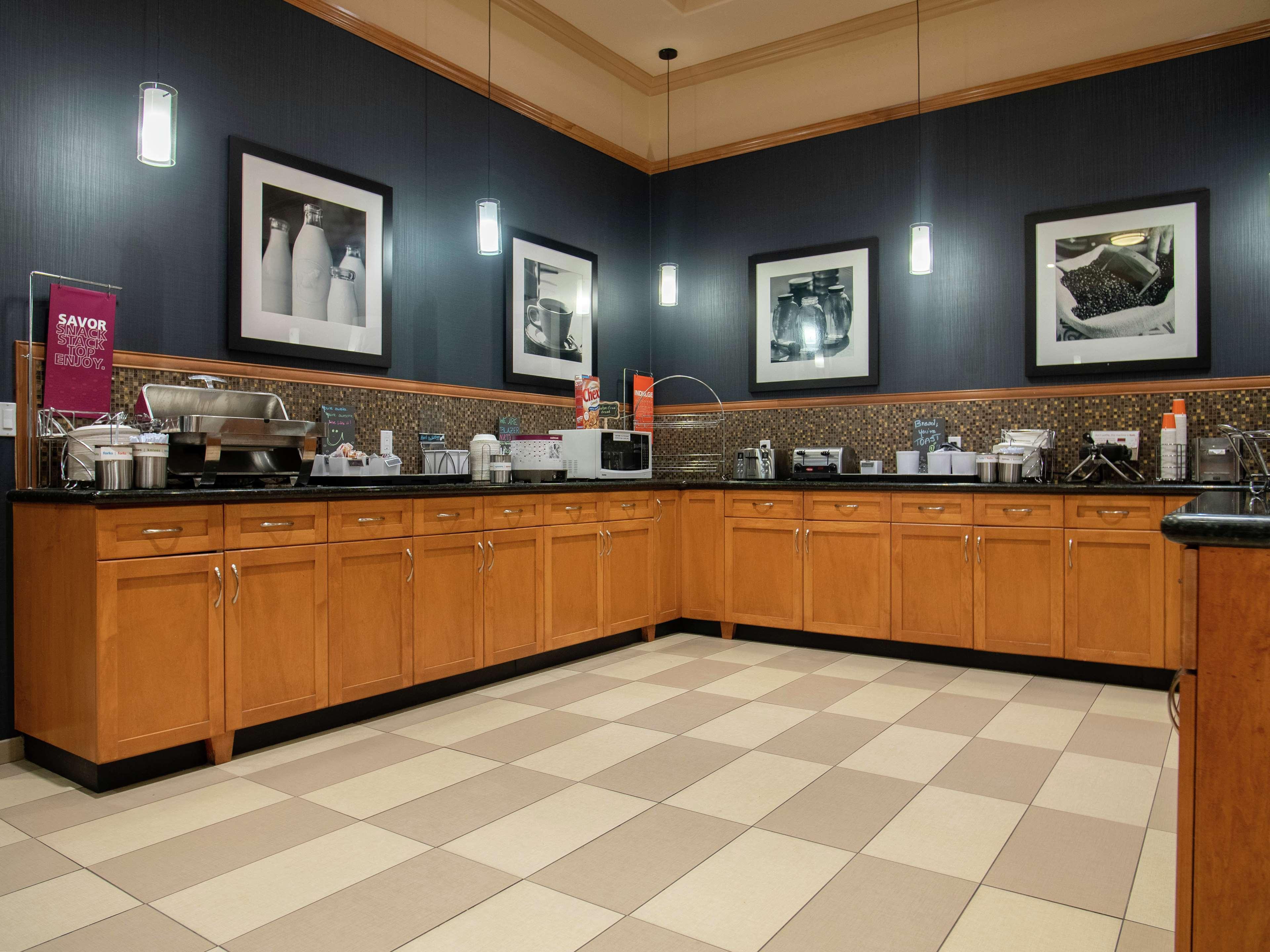 Hampton Inn By Hilton Kamloops Bagian luar foto