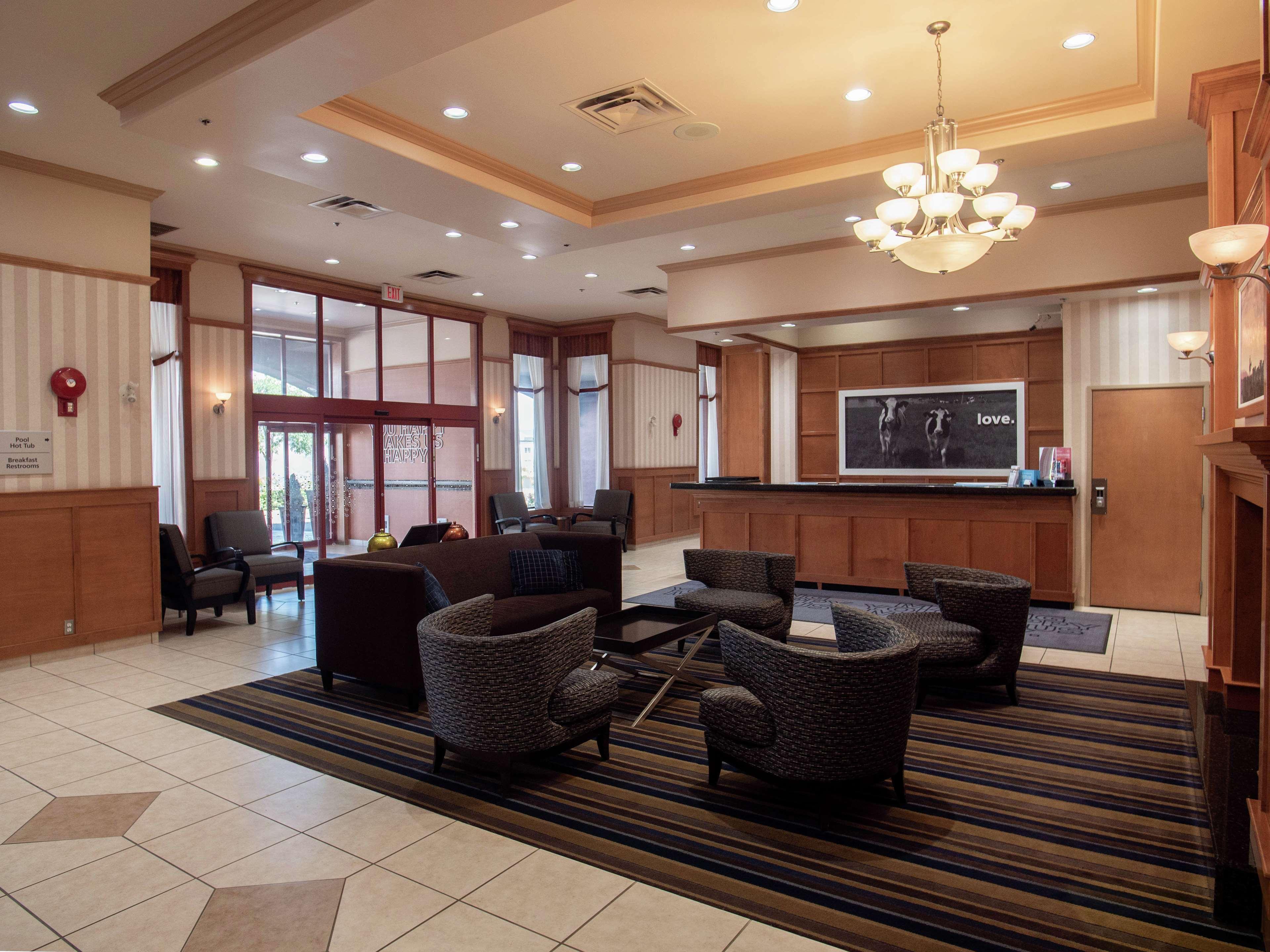Hampton Inn By Hilton Kamloops Bagian luar foto