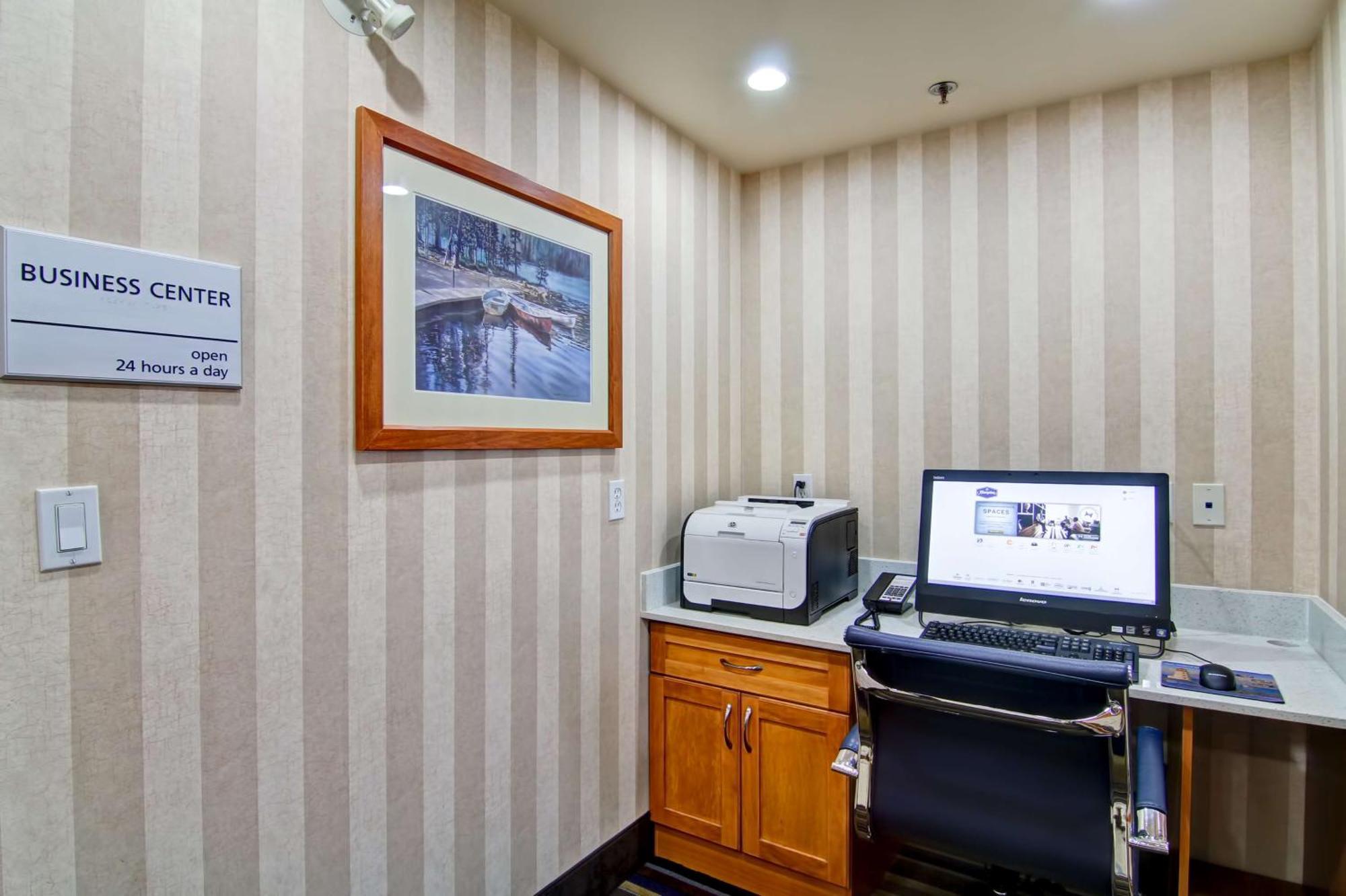Hampton Inn By Hilton Kamloops Bagian luar foto