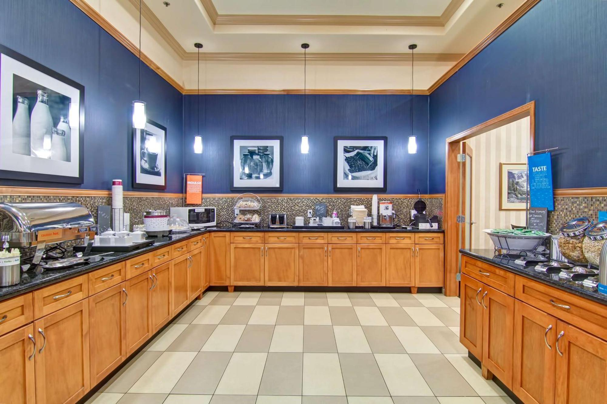 Hampton Inn By Hilton Kamloops Bagian luar foto