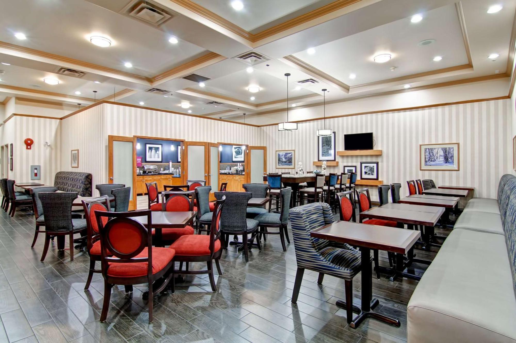 Hampton Inn By Hilton Kamloops Bagian luar foto